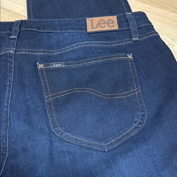 LEE (18) Legendary Mid Rise Straight Leg Jeans Dark Blue Stretch - Size 18 - Picture 11 of 15